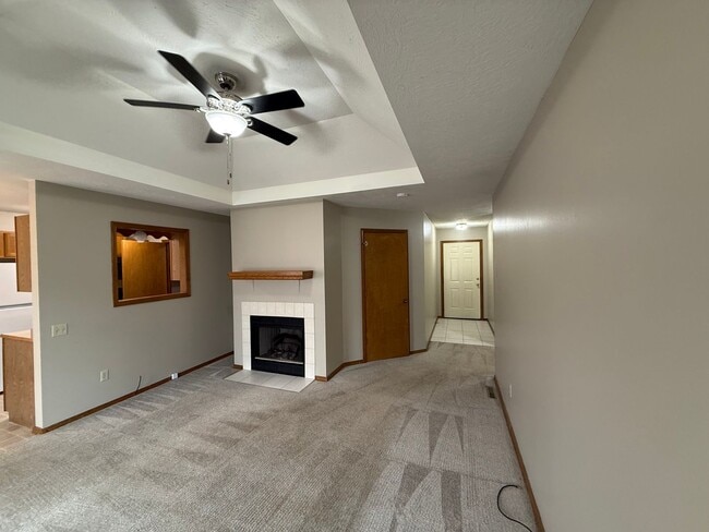 Building Photo - 2 bed 2 bath duplex