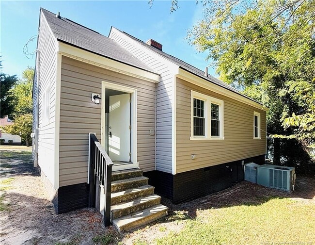 Building Photo - 216 Oakland Dr