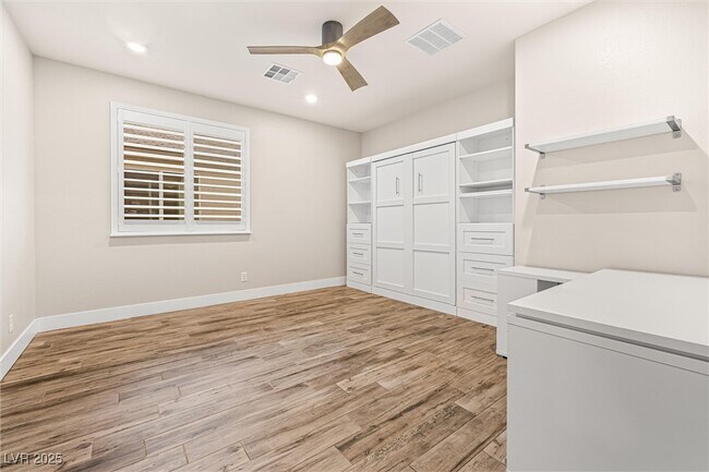 Building Photo - 4631 Amazing View St