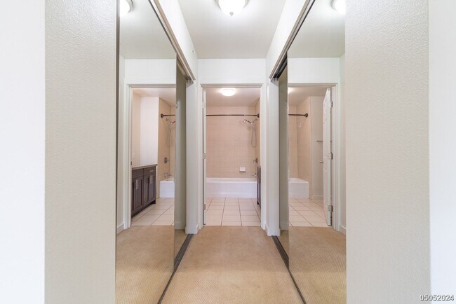 Building Photo - $3,400 | 3br/2ba Condominium in Sixty Park...