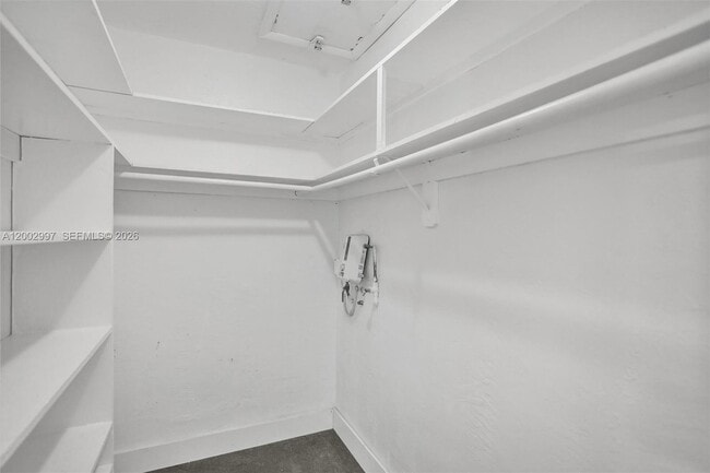 Building Photo - 1860 Venice Park Dr