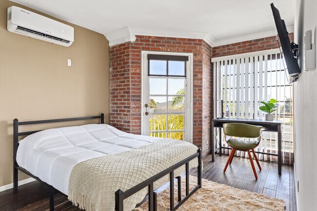 Building Photo - 10777 Ashton Ave