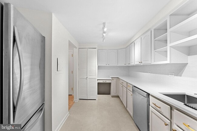 Building Photo - 4601 N Park Ave