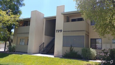 Building Photo - ADORABLE POOLSIDE CONDO IN THE MELROSE!