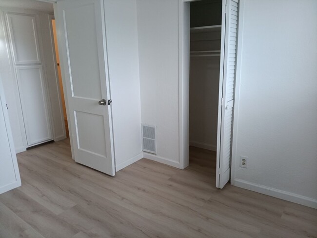 Building Photo - Cozy 4-bedroom, 2-bathroom home! Showings ...