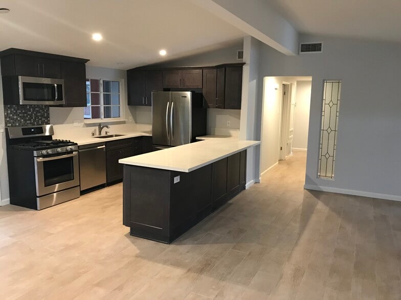 Building Photo - 2021 Arnold Ave