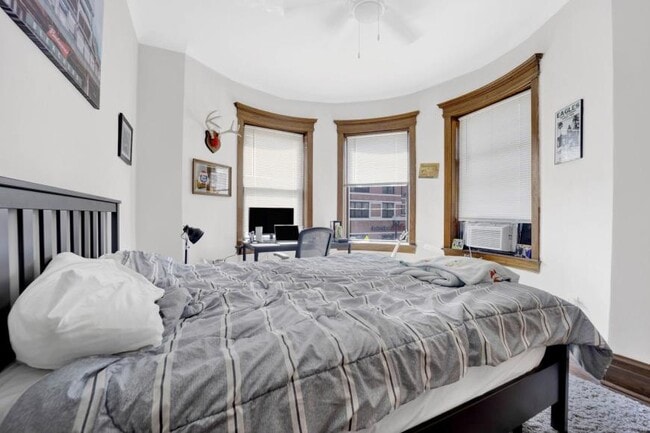 Building Photo - 3 bedroom in Chicago IL 60613