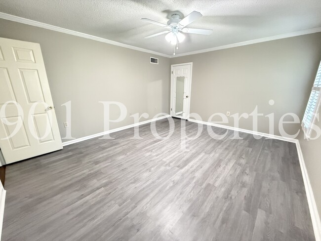 Building Photo - 7120 Toro Cove