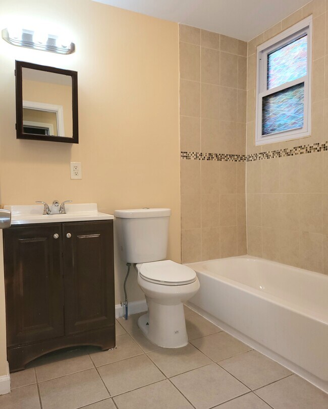 Shared Bathroom - 501 S 10th St