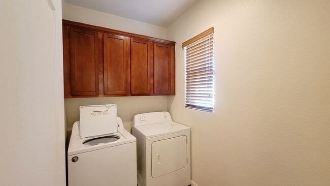 Building Photo - 5913 Altissimo St