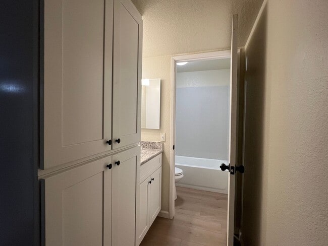 Building Photo - Updated South Natomas Condo