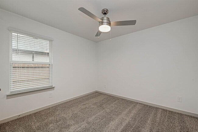 Building Photo - 3418 Lake Landing Ln