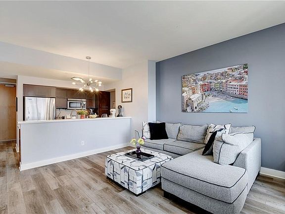 Building Photo - 603 Davis St