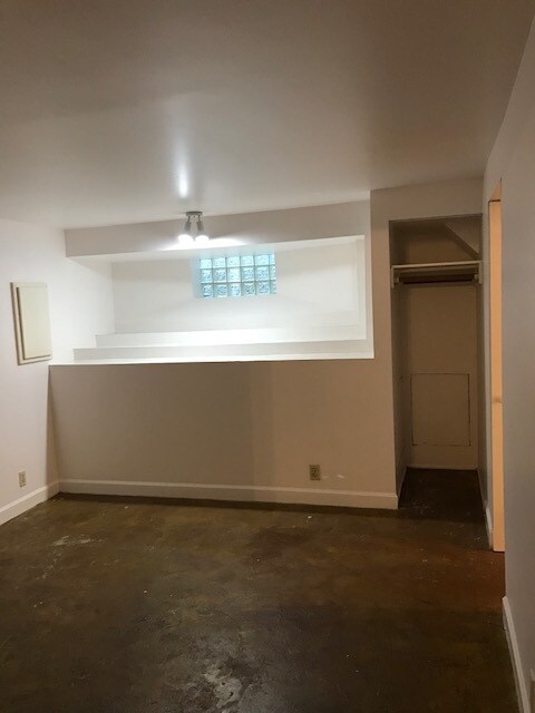 Office - tiled plant shelve - 87 Druid Cir NE