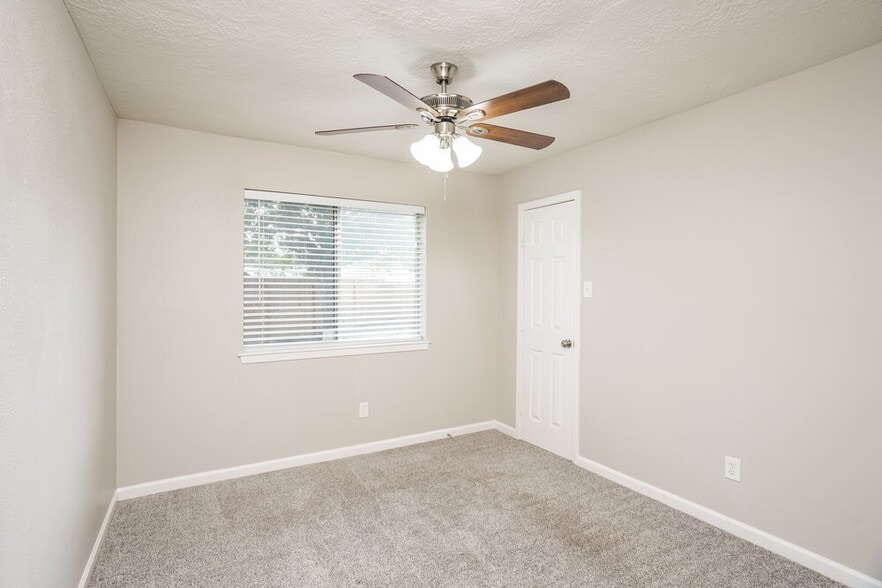 Building Photo - 16751 Dew Drop Ln