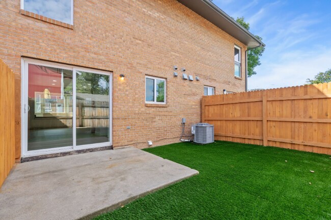 Building Photo - 1618 Banyan Dr