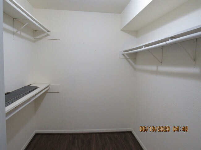 Building Photo - 17401 Red Oak Dr