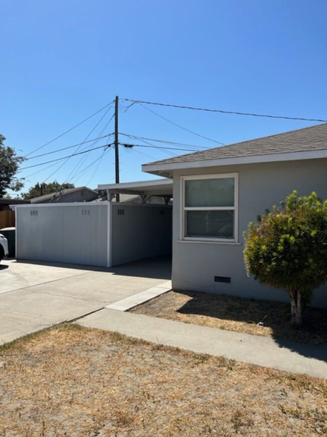 Building Photo - ADORABLE 2 BED 1 BATH HOME FOR RENT!