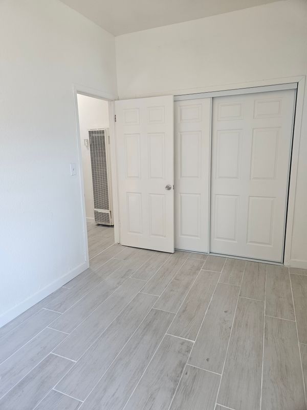 Building Photo - 7110 Somerset Blvd