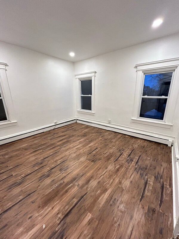 Building Photo - 94 Eaton Pl