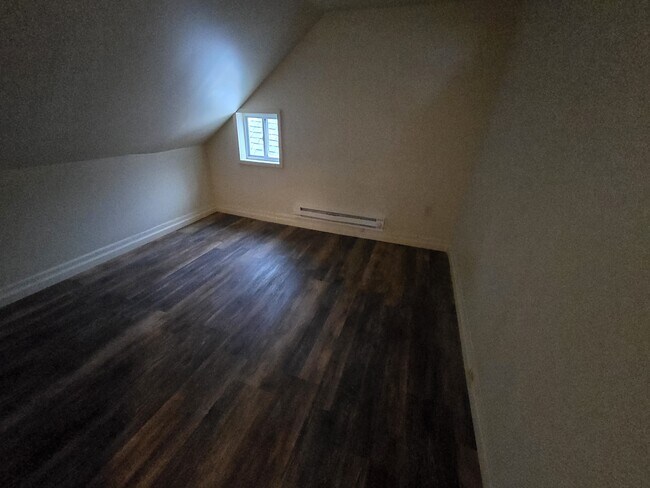 Building Photo - 804 E Division St