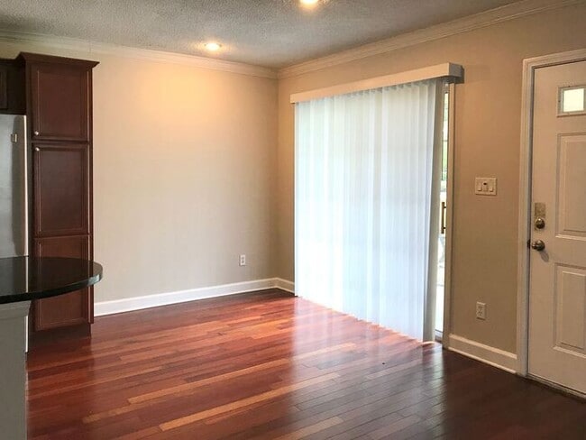 Building Photo - Beautiful 2/2 Condo with Water and Full Se...