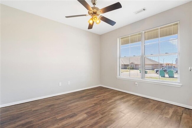 Building Photo - 103 Foxglove St