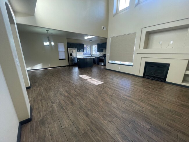 Building Photo - 2 story town home in a gated community in ...