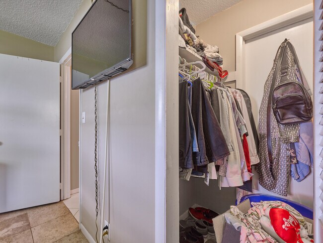 Building Photo - 519 SW 18th St