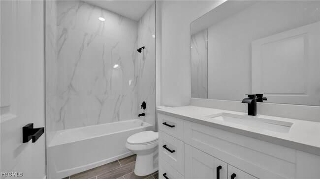 Building Photo - 1121 Hightower Ave S