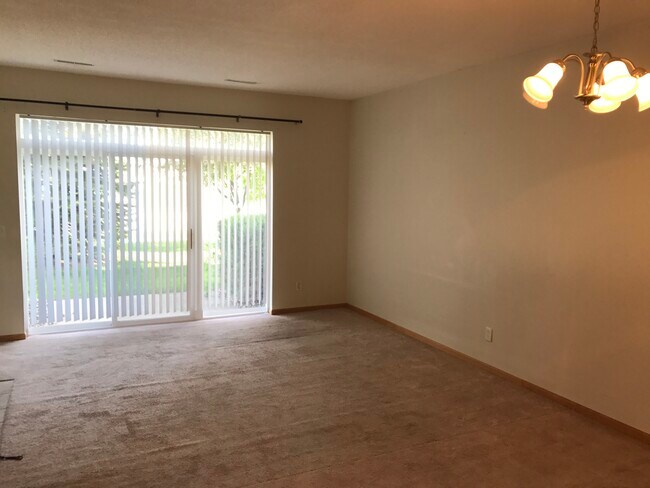 Building Photo - 676 Cobblestone Way