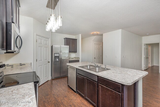 Building Photo - 2675 Falcon Ln