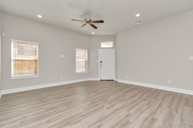 Building Photo - 7310 Coconut Bay Dr