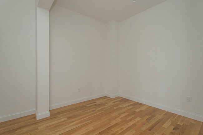 Building Photo - 261 W 2nd St