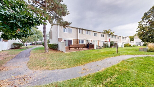 Building Photo - 333 Redwing Dr