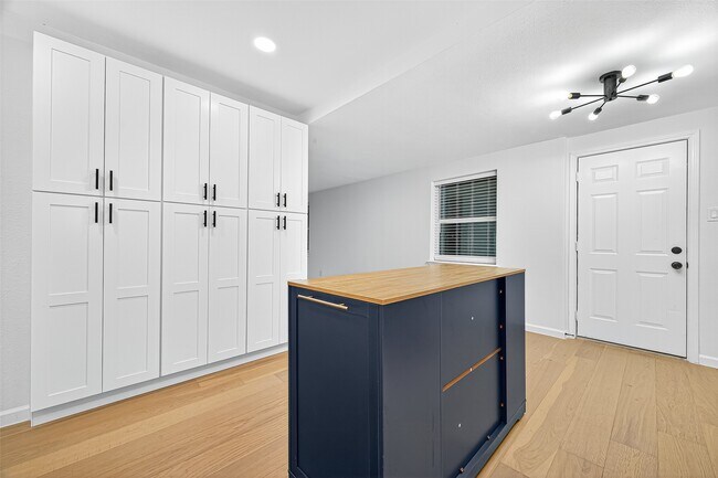 Building Photo - 2414 Walnut Bend Ln