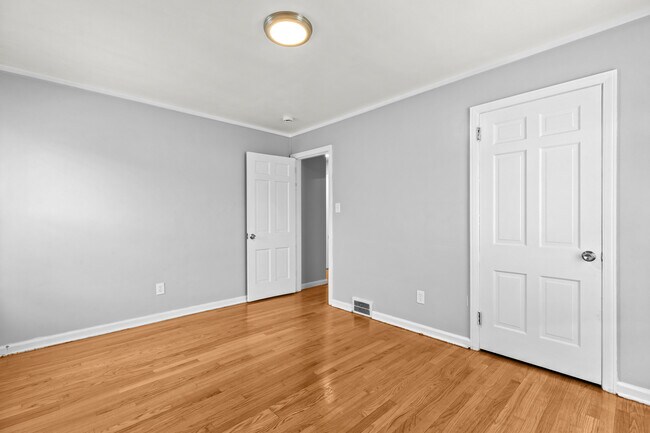 Building Photo - 5566 Haverhill St