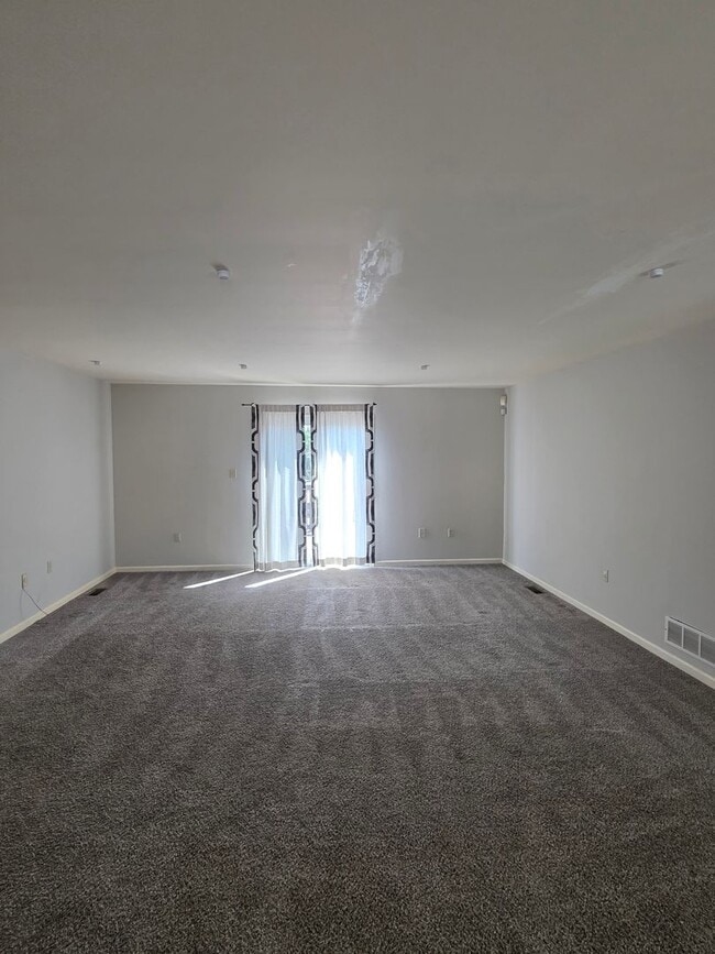 Building Photo - Browntown Twin Home