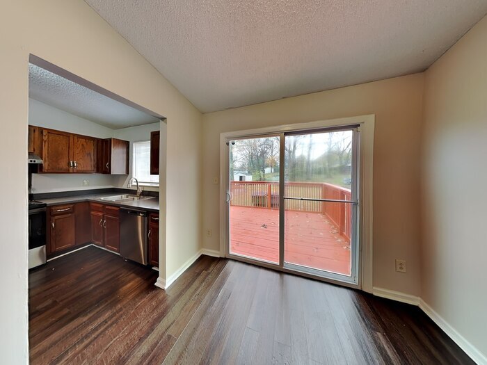 Building Photo - 3025 Oneida Rd