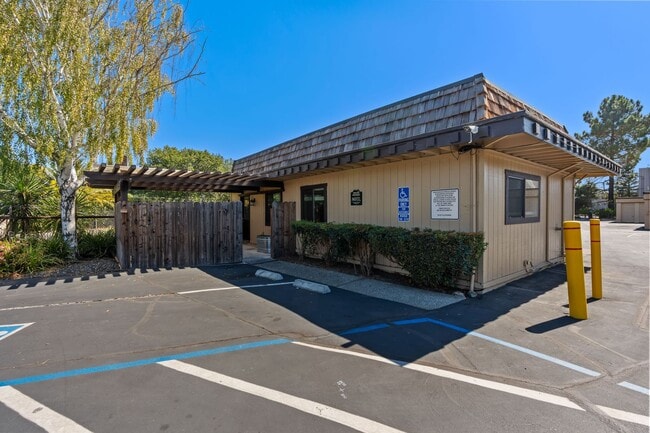 Building Photo - Unique 2 Bedroom, 1 Bath Stand-Alone House...