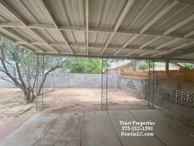 Building Photo - Great home with spacious Yard