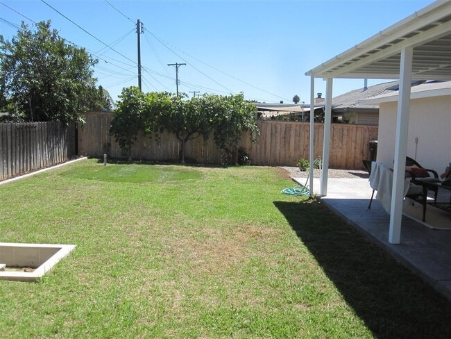 Building Photo - Lovely 3 bedroom home with an open floor plan