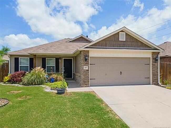 Building Photo - 3 Bed / 2 Bath in Bixby!