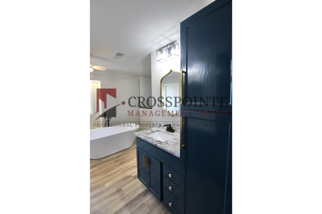 Building Photo - Recently remodeled South Tyler Home with Mother in Law Suite