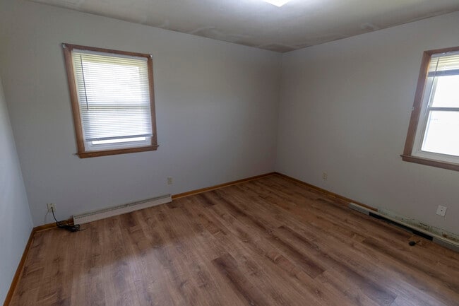 Building Photo - 1213 E Smiley Ln