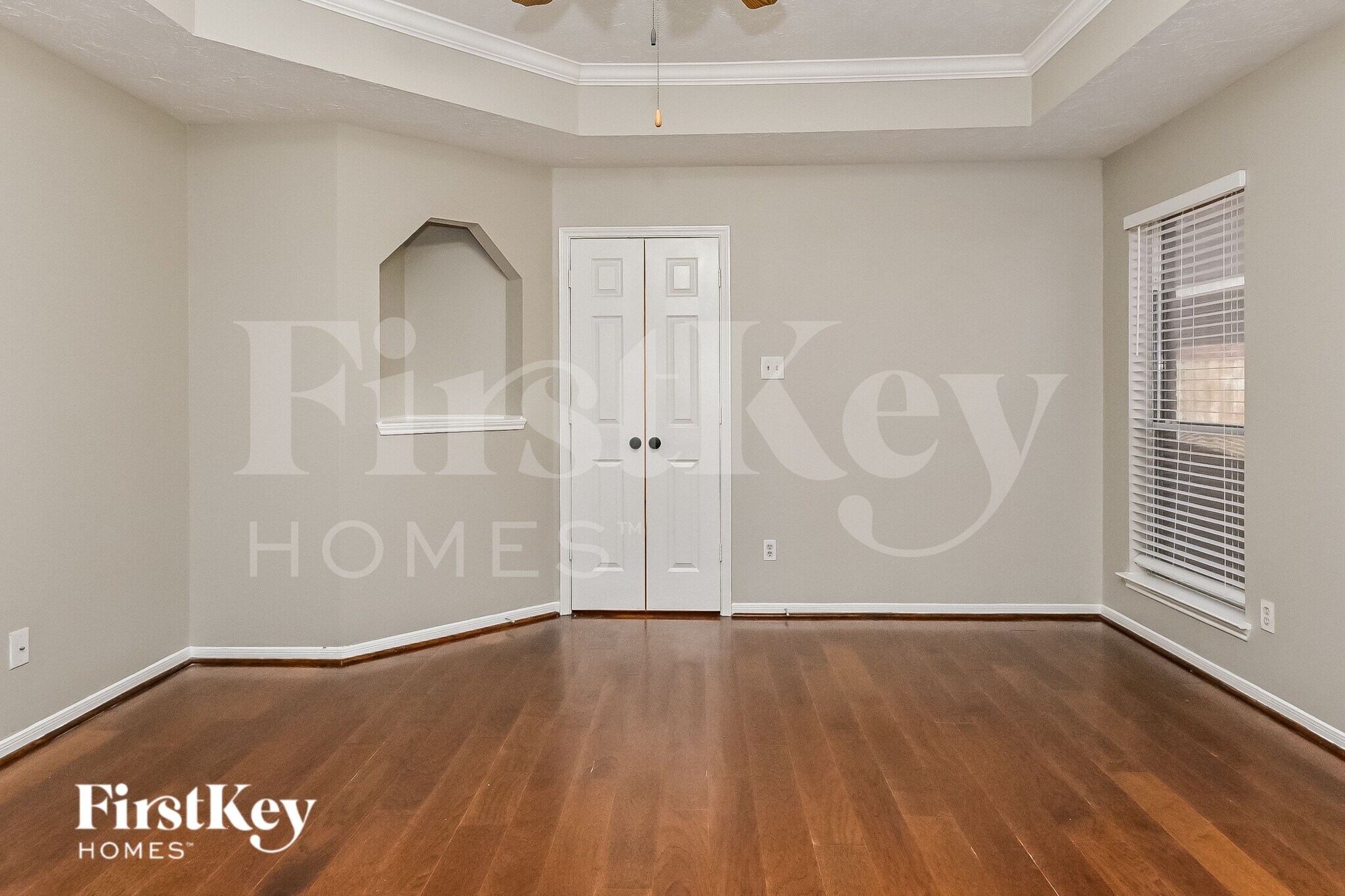 Building Photo - 2558 Doral Dr