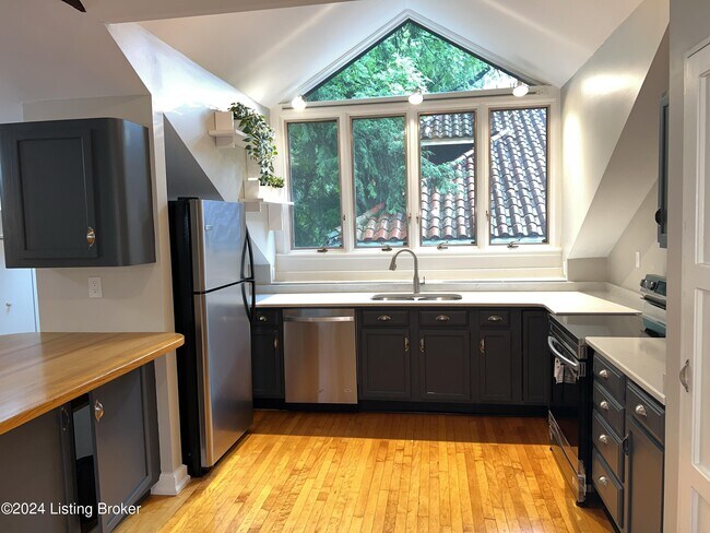 Building Photo - 2541 Cherokee Pkwy