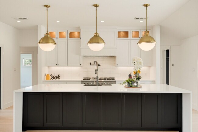 Building Photo - Modern Preston Hollow-Area Home with Resort-Style Services