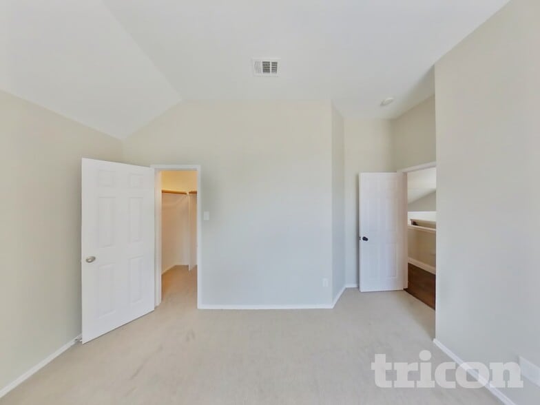 Building Photo - 704 Crockett Dr