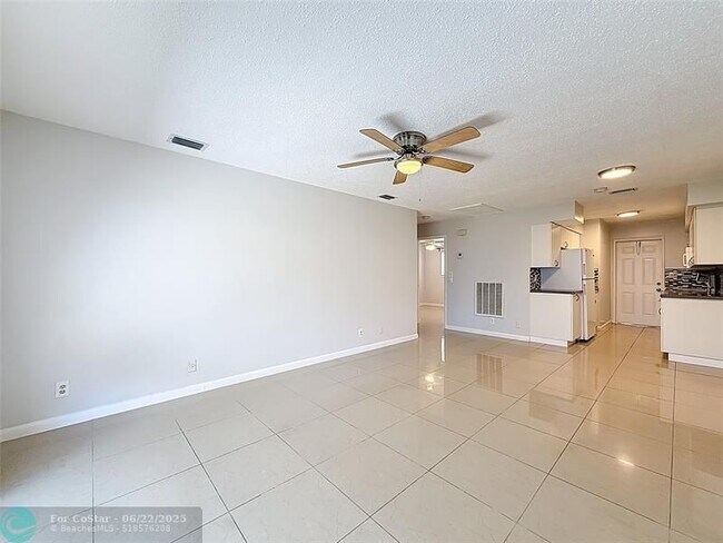 Building Photo - 4421 Poinciana St